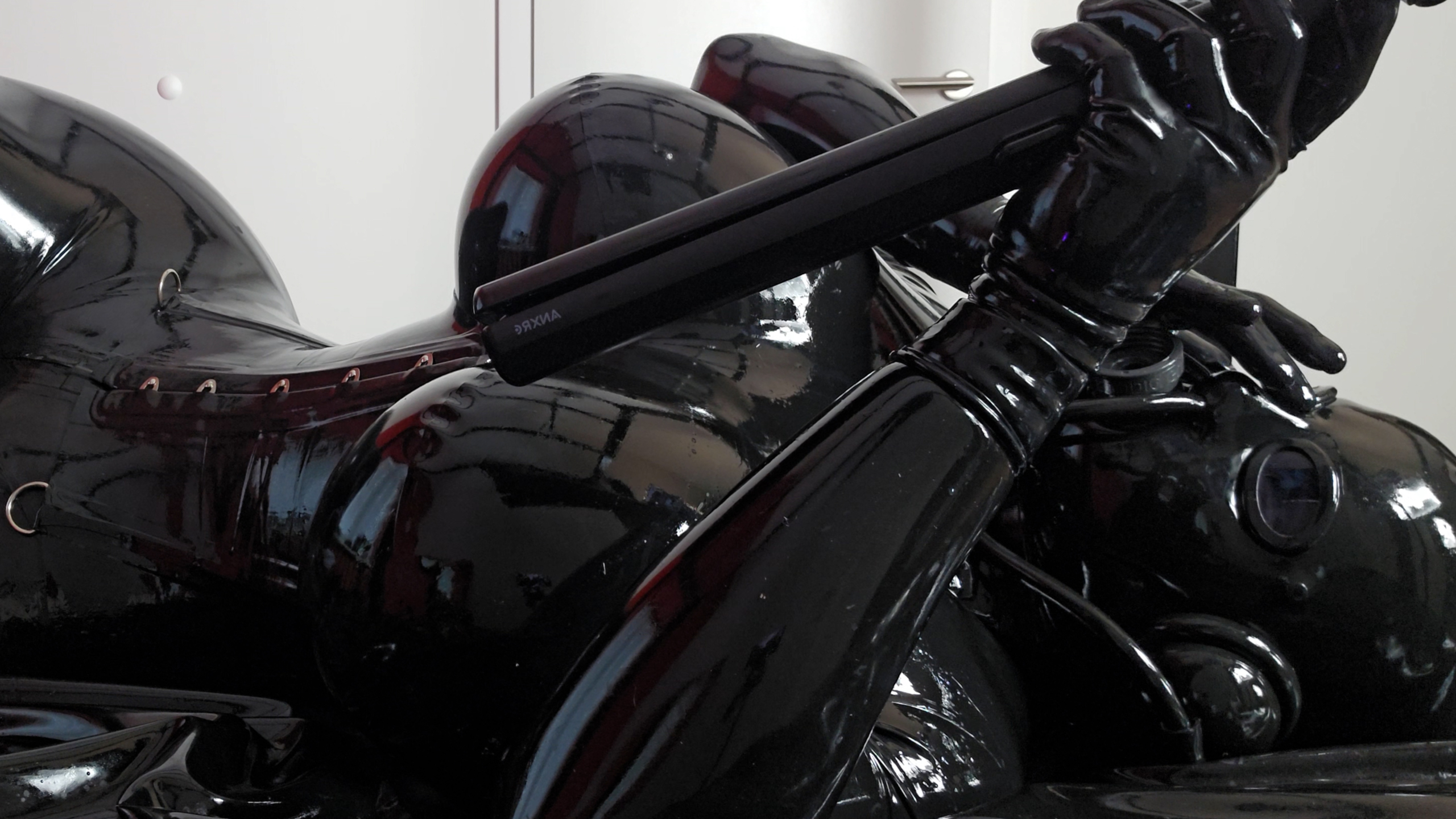 The RubberBed.00_07_09_40.Standbild006
